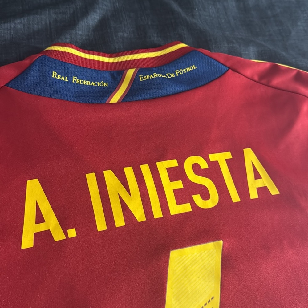 Spain 🇪🇸 #6 Andres Iniesta Euro 2012 Home Adidas Jersey - Picture 10 of 10